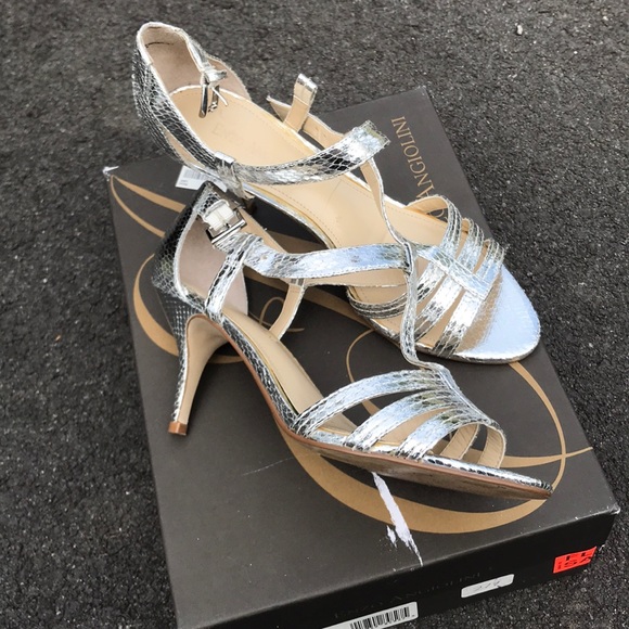 Silver heels - Picture 2 of 3